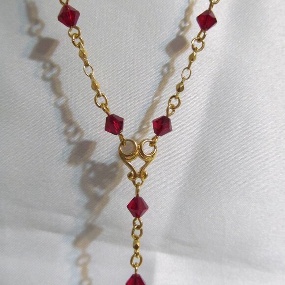 Vintage Avon Romantic Fantasy Necklace Faceted Ruby Red Beaded Goldtone - Picture 4 of 14